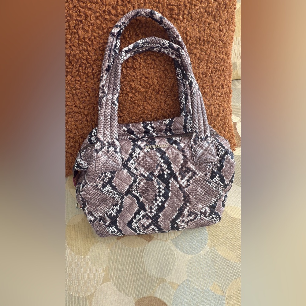 Medium Sutton deluxe tote